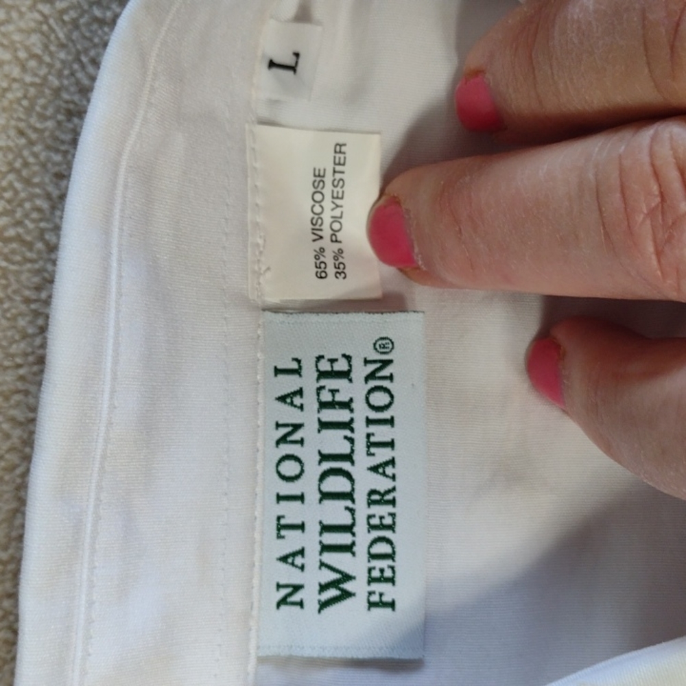 White button-down shirt with hummingbird L - Picture 6 of 6